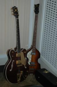 George's Gretsch & Paul's Höfner-Bass